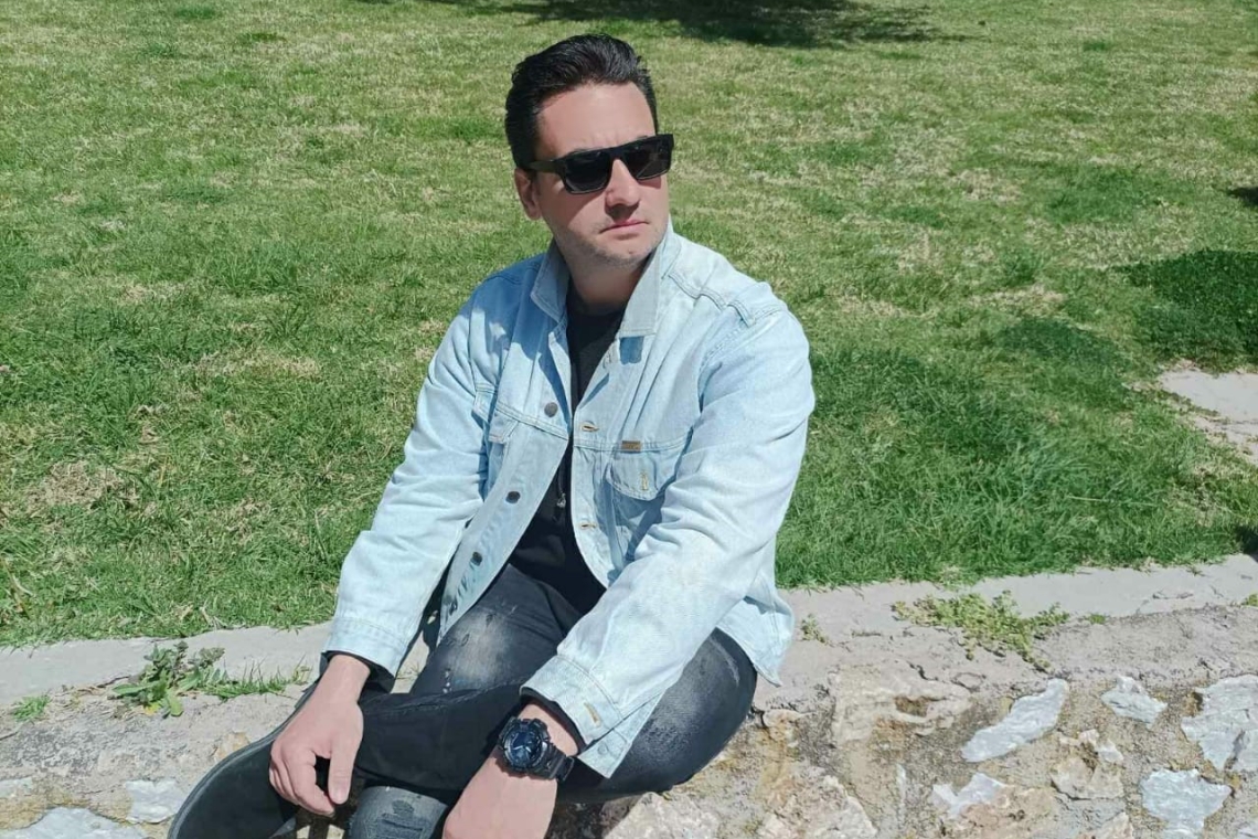 Γιώργος Κωνσταντινάρας | Ο δημιουργός των στίχων για το επερχόμενο soundtrack της νέας ταινίας του Όμηρου Ευστρατιάδη