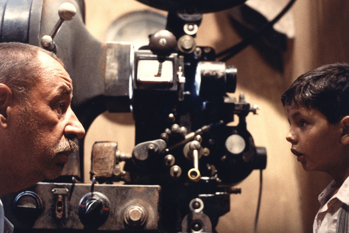 Η μαγεία του “Cinema Paradiso” και η νοσταλγία του παιδικού βλέμματος