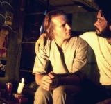 Kiss of the Spider Woman (1985): Η ταινία παρακολουθεί την εξέλιξη μιας απίθανης φιλίας